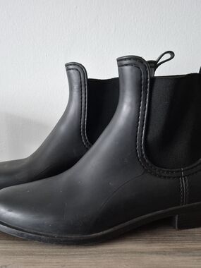 Lemon Jelly Black Chelsea Rain Booties